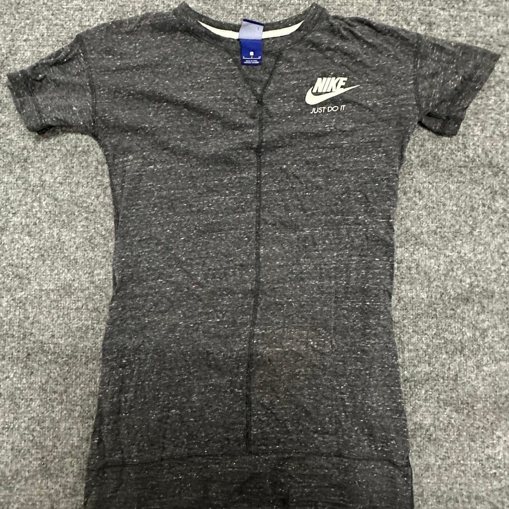 Nike T-Shirt Womens Size S Charcoal Grey Organic Cotton Slim Fit Short Sleeve